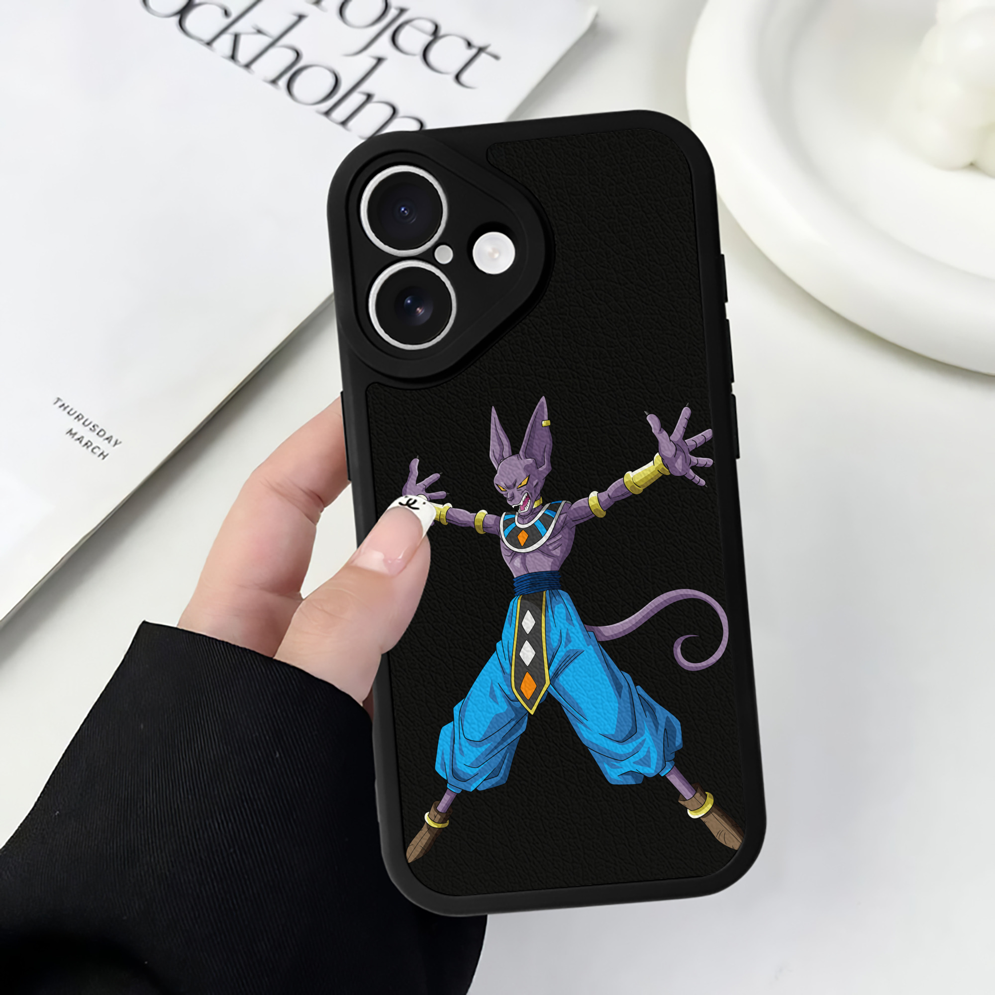 （画像用） ドラゴンボール ビルス 破壊神ビルス DRAGON BALL Beerus Birusu 【iPhone 16シリーズ対応】シリコンスマホケース（レザー調） 材質：シリコン